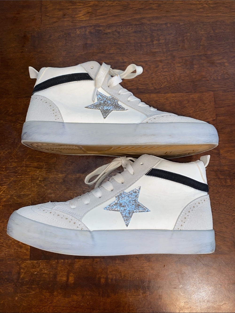 Yoki White High-Top Sneakers with Silver Star and Black Trim - Picture 2 of 5